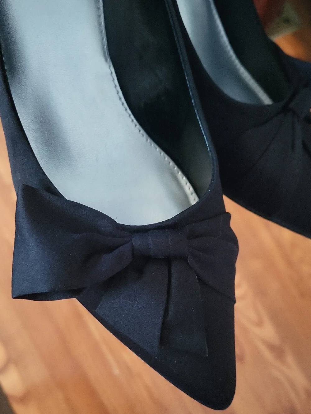 Jacqueline Ferrar Black Pointed-Toe Pumps with Bow Accent